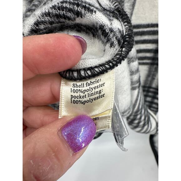 Dylan Claire Coat in Black & White Plaid Mid-length rounded hemline Size large - Picture 6 of 7